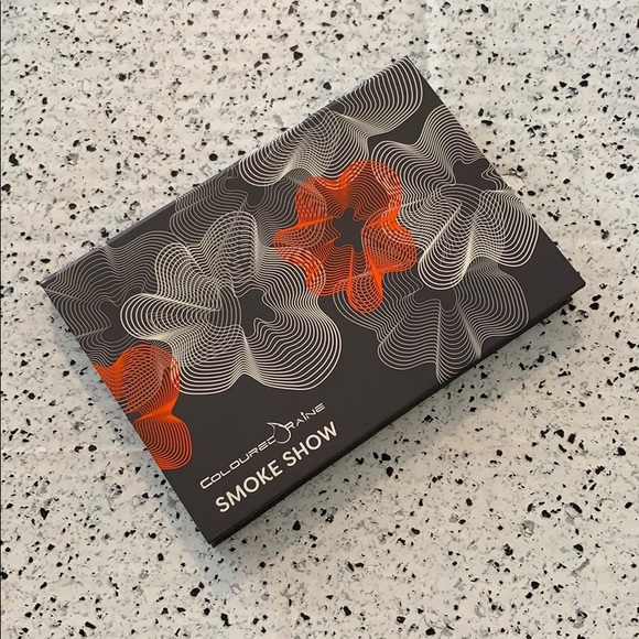 NWT Coloured Raine Smoke Show 6 Shades Eye Shadow - Picture 8 of 9